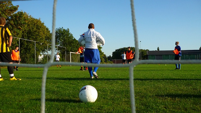 一场4-0！让意甲榜首易主：国米大胜登顶，争冠4强差3分米兰有戏